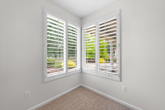 7072 Stagecoach Cir, Roseville, CA 95747