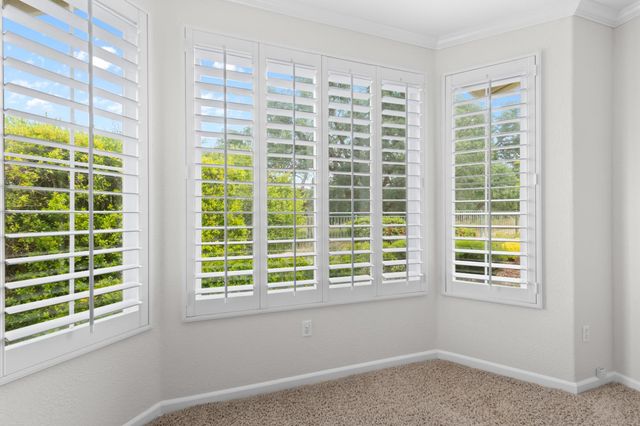 7072 Stagecoach Cir, Roseville, CA 95747