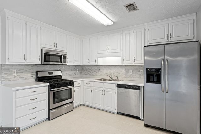 133 Floresta Drive, Mcdonough, GA 30252