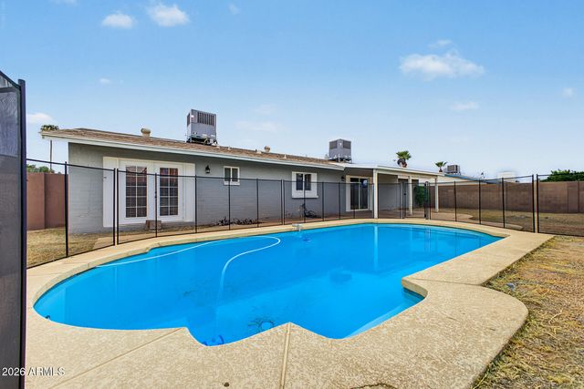 8102 W Heatherbrae Drive, Phoenix, AZ 85033