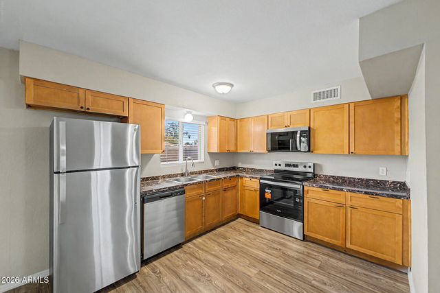 8102 W Heatherbrae Drive, Phoenix, AZ 85033