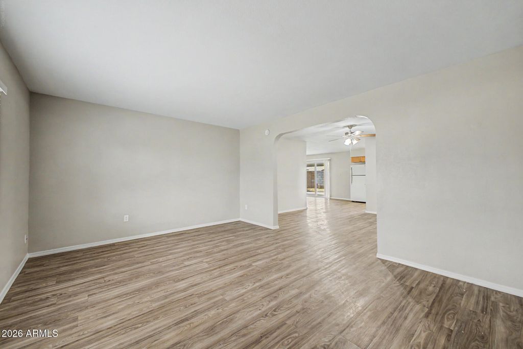 8102 W Heatherbrae Drive, Phoenix, AZ 85033 — photo 4