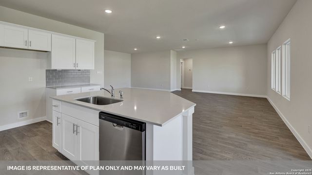 386 KOLBO CROSSING COVE, Lockhart, TX 78644