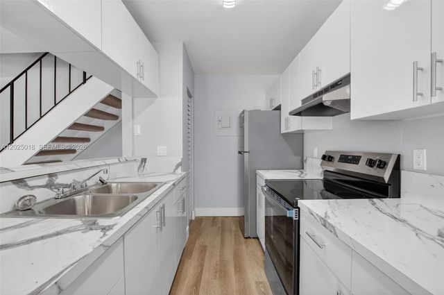 2109 Catherine Dr 4, Delray Beach, FL 33445