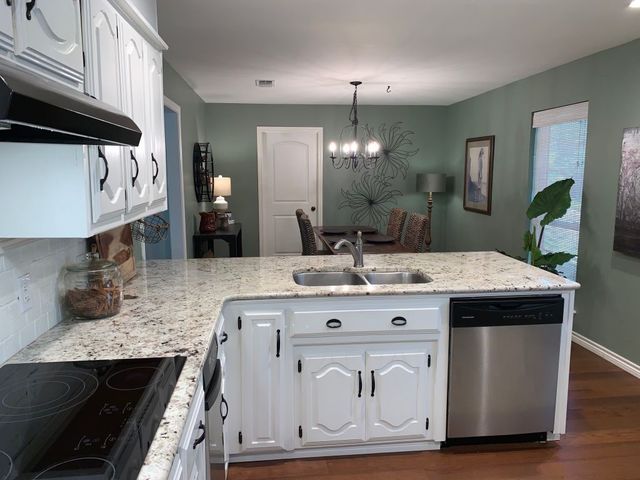 1033 Wedgewood Drive, Woodway, TX 76712