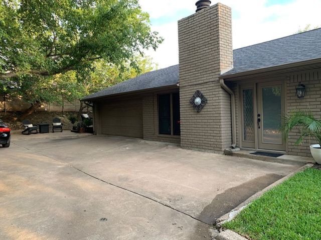 1033 Wedgewood Drive, Woodway, TX 76712