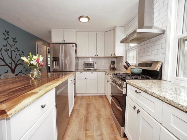 106 Page Road, Litchfield, NH 03052