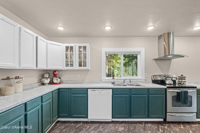 171 Beaver Pond Trl, Priest River, ID 83856