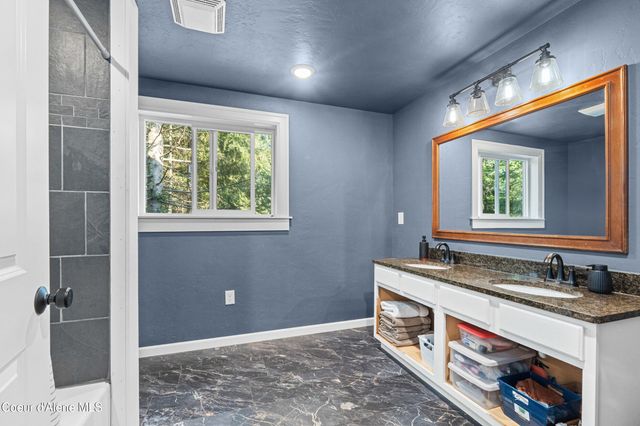 171 Beaver Pond Trl, Priest River, ID 83856