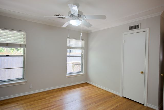 942 Bridget Lane, Dallas, TX 75218