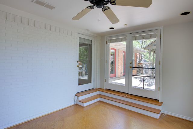 942 Bridget Lane, Dallas, TX 75218