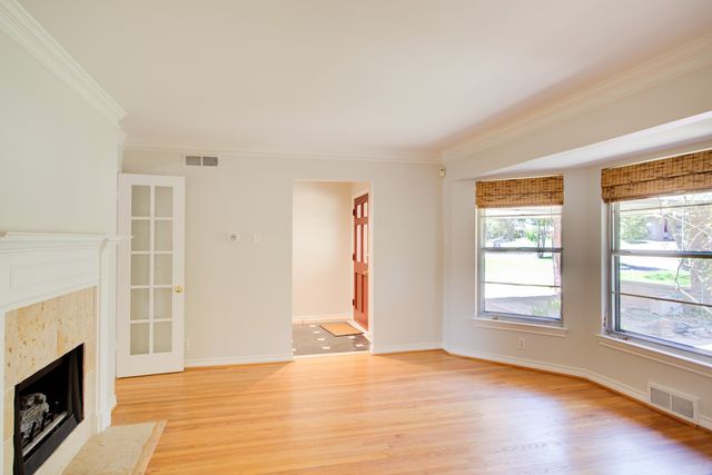 942 Bridget Lane, Dallas, TX 75218