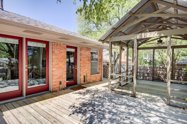 942 Bridget Lane, Dallas, TX 75218