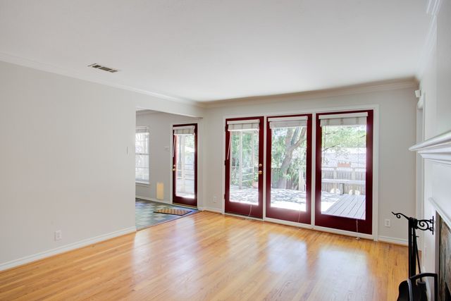 942 Bridget Lane, Dallas, TX 75218