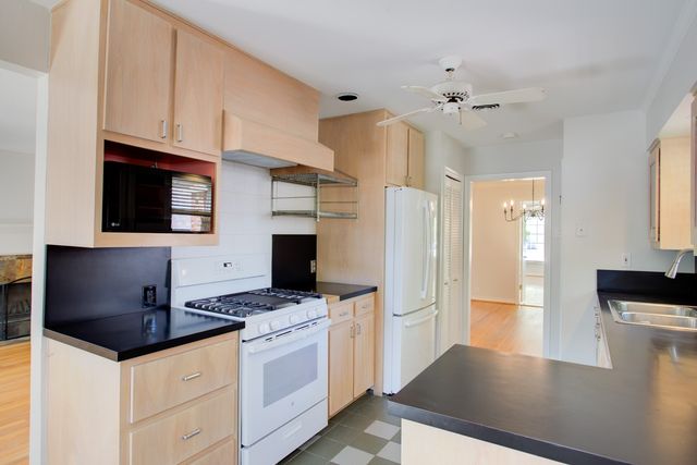 942 Bridget Lane, Dallas, TX 75218