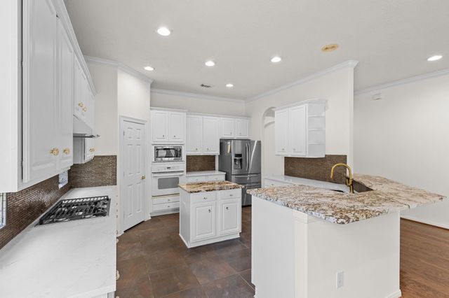2404 S Venice Drive, Pearland, TX 77581