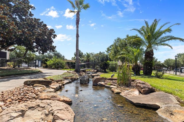 2404 S Venice Drive, Pearland, TX 77581