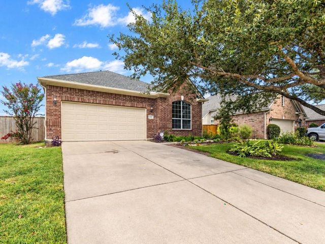 2404 S Venice Drive, Pearland, TX 77581