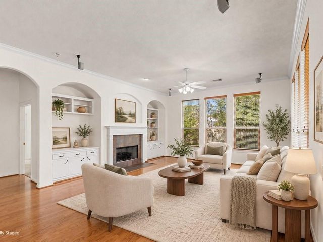 2404 S Venice Drive, Pearland, TX 77581