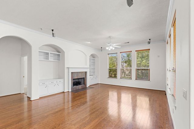 2404 S Venice Drive, Pearland, TX 77581