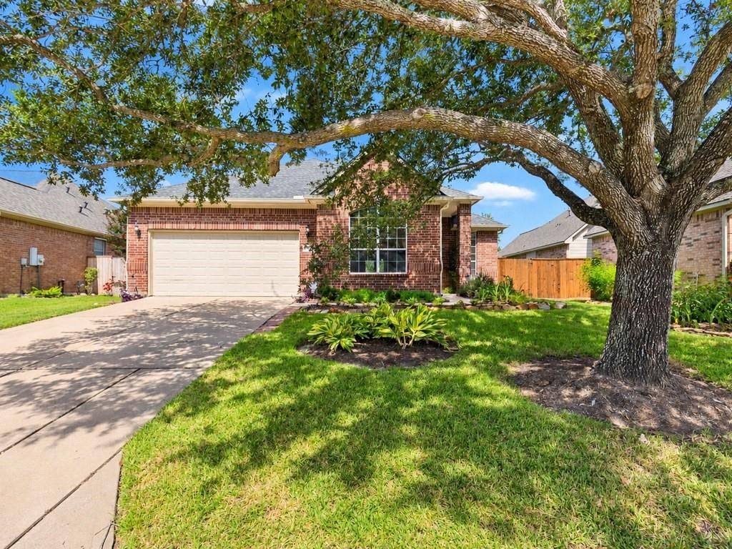 2404 S Venice Drive, Pearland, TX 77581