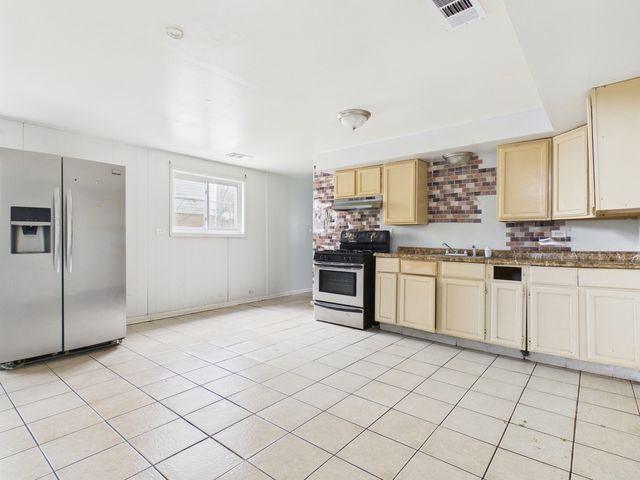 945 W 115th Place, Chicago, IL 60643