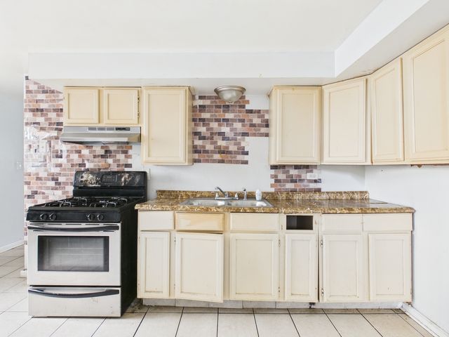 945 W 115th Place, Chicago, IL 60643