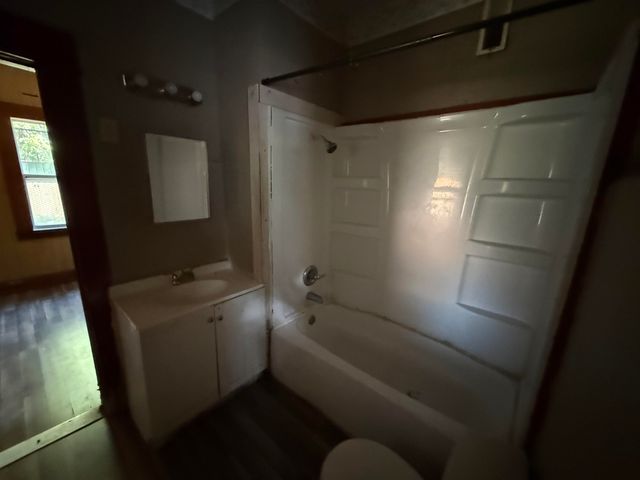 320 W 12th St N, Wichita, KS 67203