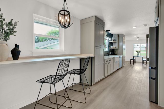 2910 W Crawford Street, Denison, TX 75020