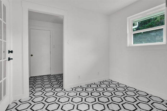 2910 W Crawford Street, Denison, TX 75020