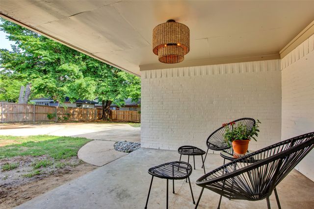 2910 W Crawford Street, Denison, TX 75020