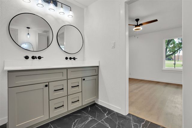 2910 W Crawford Street, Denison, TX 75020