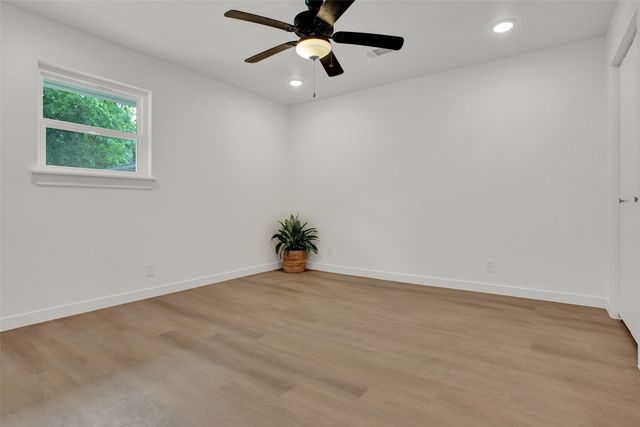 2910 W Crawford Street, Denison, TX 75020