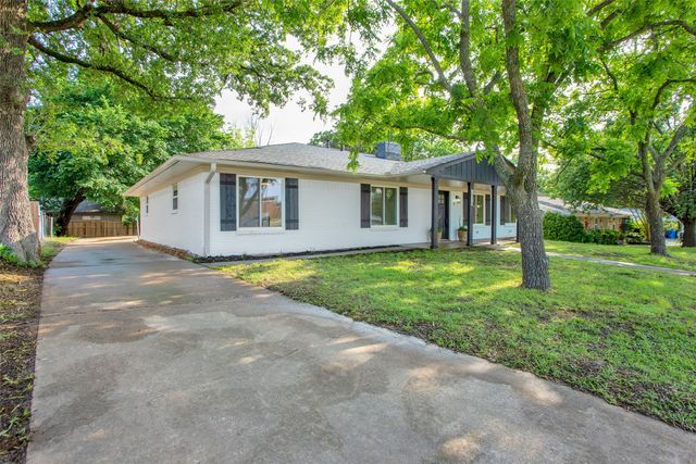 2910 W Crawford Street, Denison, TX 75020
