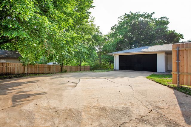 2910 W Crawford Street, Denison, TX 75020