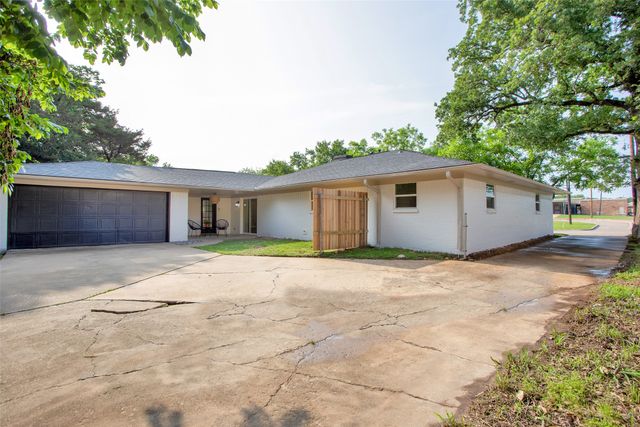 2910 W Crawford Street, Denison, TX 75020