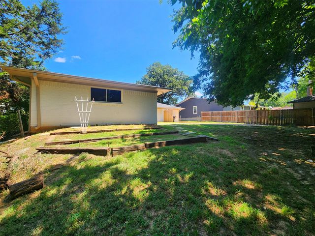 2910 W Crawford Street, Denison, TX 75020