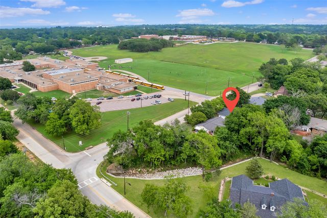 2910 W Crawford Street, Denison, TX 75020
