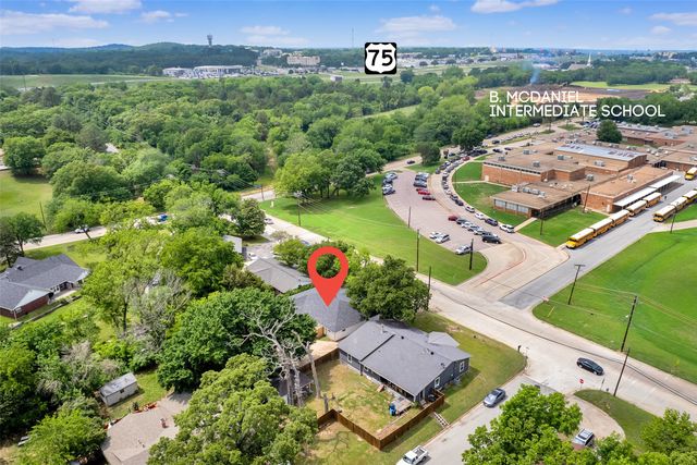 2910 W Crawford Street, Denison, TX 75020