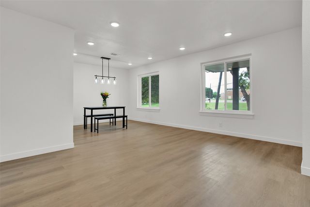 2910 W Crawford Street, Denison, TX 75020