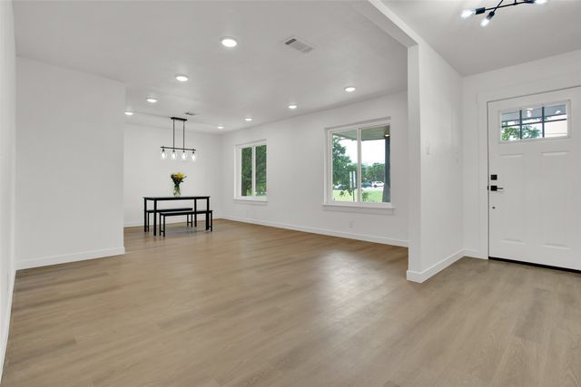 2910 W Crawford Street, Denison, TX 75020