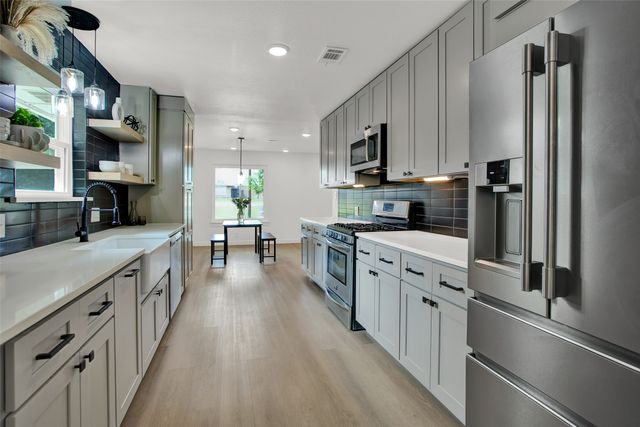 2910 W Crawford Street, Denison, TX 75020