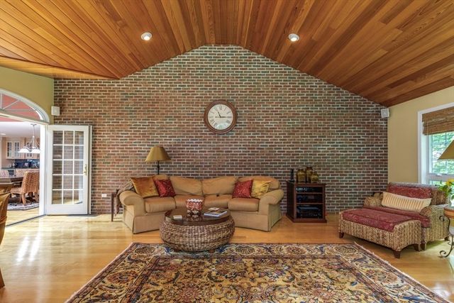 3 Aberdeen St, Windham, NH 03087