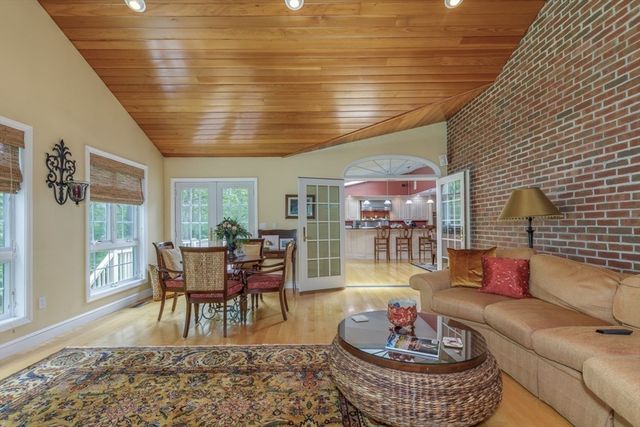 3 Aberdeen St, Windham, NH 03087