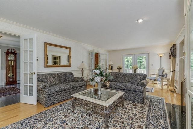 3 Aberdeen St, Windham, NH 03087