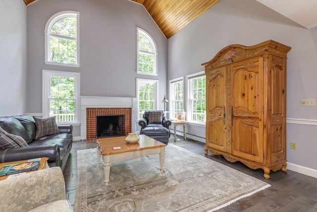 3 Aberdeen St, Windham, NH 03087