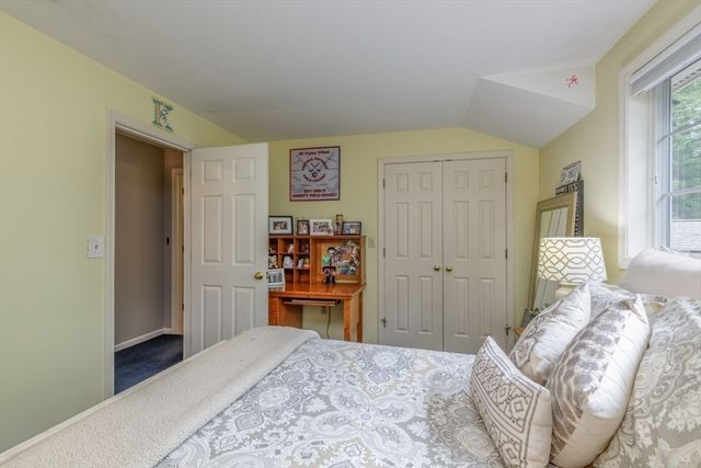 3 Aberdeen St, Windham, NH 03087
