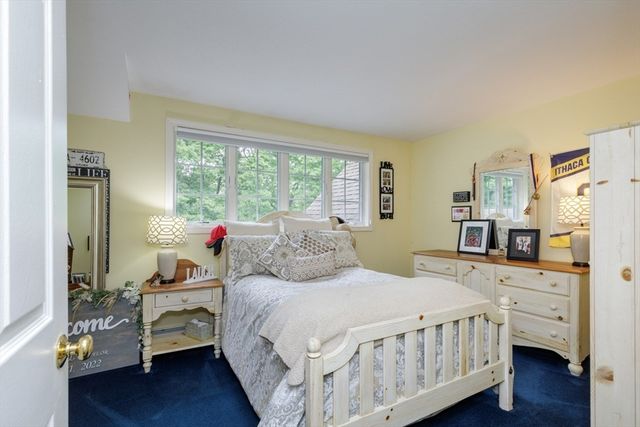 3 Aberdeen St, Windham, NH 03087