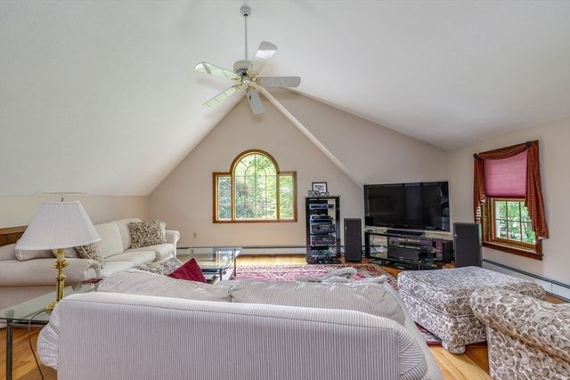 3 Aberdeen St, Windham, NH 03087