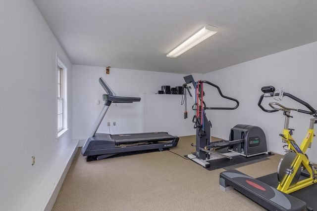 3 Aberdeen St, Windham, NH 03087